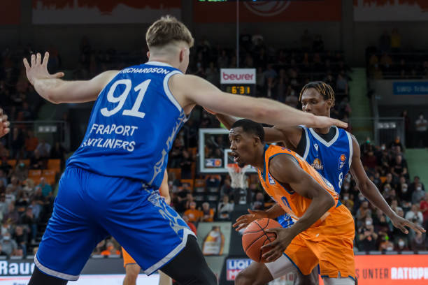 往往被拖入 往往被拖入